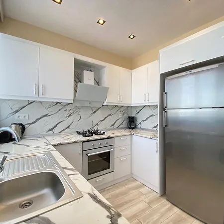 Stylish Sea View 2 Bedroom Steps To The *