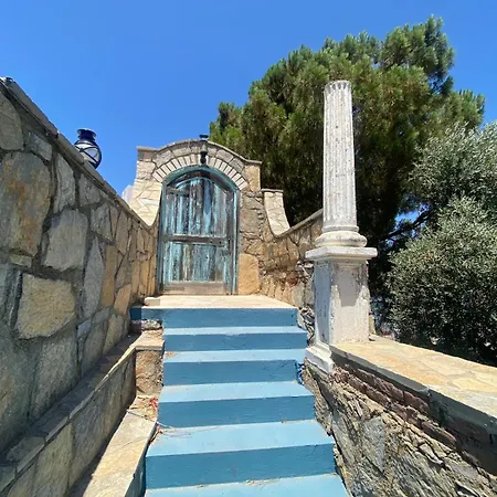 Stylish Sea View 2 Bedroom Steps To The Богазычи