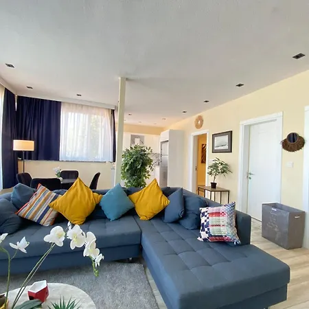 Stylish Sea View 2 Bedroom Steps To The Дом отдыха