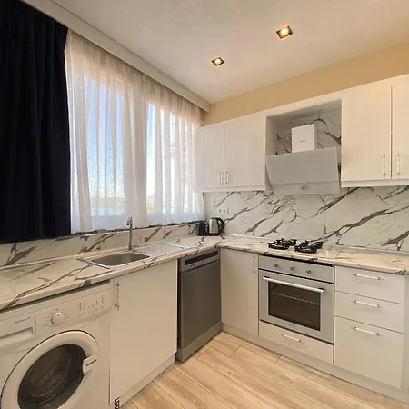 Stylish Sea View 2 Bedroom Steps To The Дом отдыха Богазычи