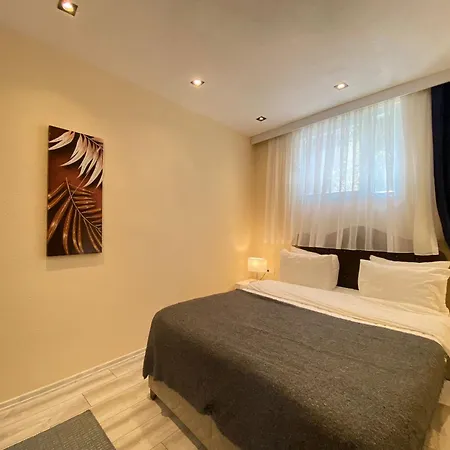 Stylish Sea View 2 Bedroom Steps To The Богазычи
