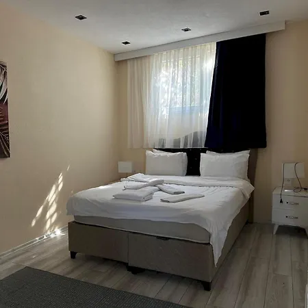 Stylish Lakeview 2 Bedroom Steps To The Holiday home Bogazici