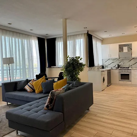 Holiday home Stylish Lakeview 2 Bedroom Steps To The Bogazici