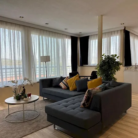 Stylish Lakeview 2 Bedroom Steps To The * Bogazici
