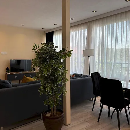 Stylish Lakeview 2 Bedroom Steps To The Holiday home Bogazici