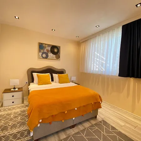 Stylish Sea View 2 Bedroom Steps To The *